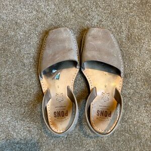 Pons classic style women’s arvaca sandals in taupe